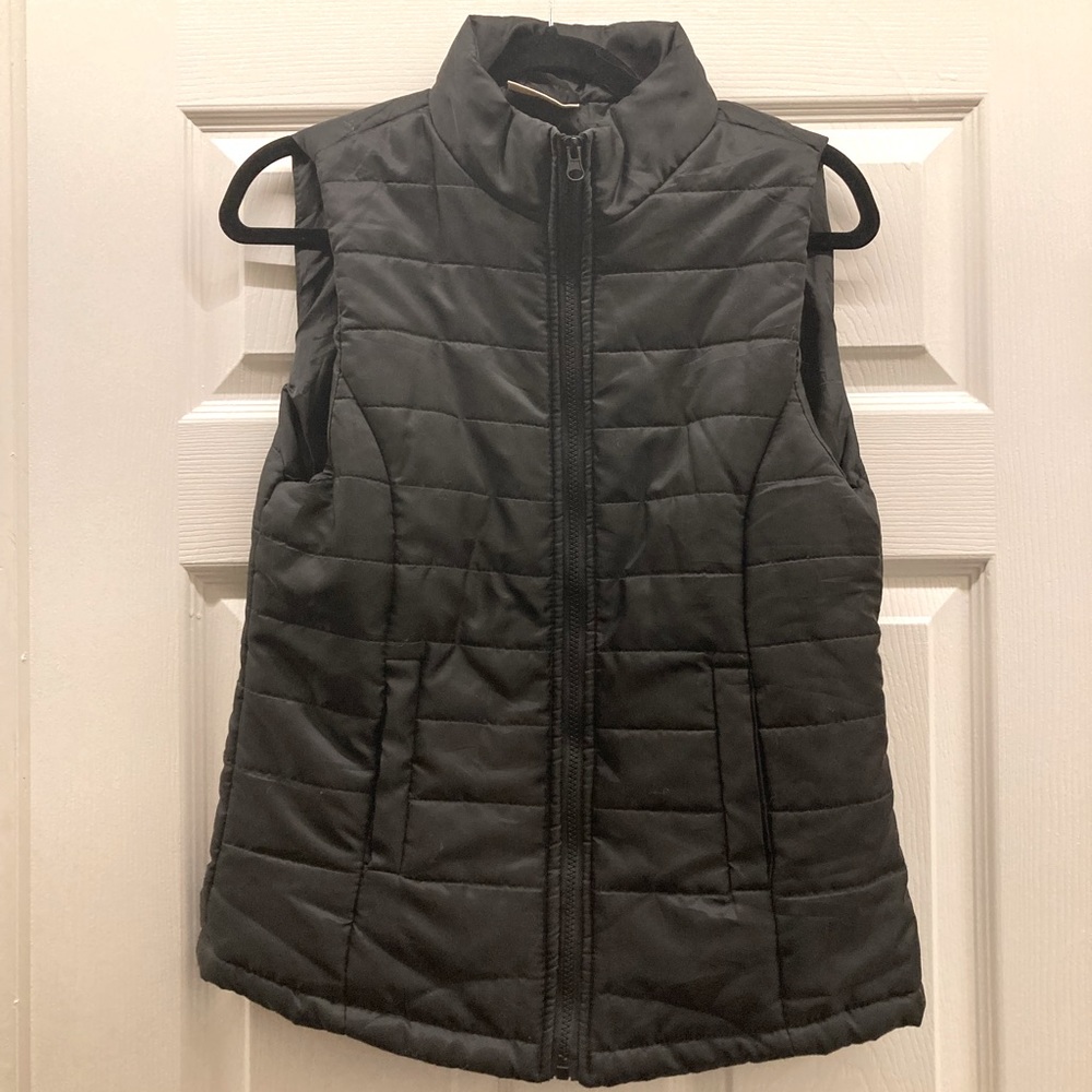 Bobbie Brookes, Black puff vest